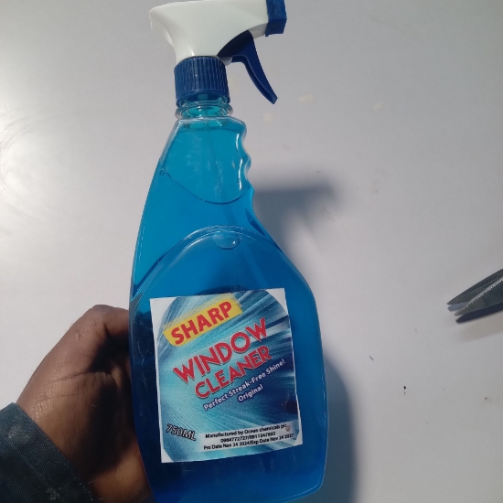 Picture of window cleaner